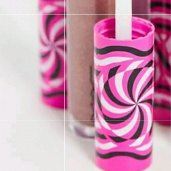 💙🌟TIKTALK OF THE TOWN Mac DISCONTINUED MINI Lipglass NWOBOX - Picture 2 of 5